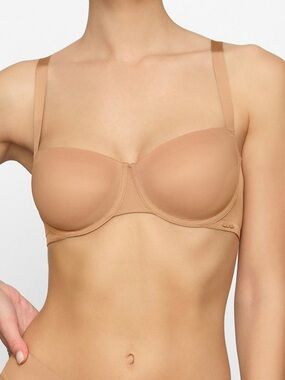 SKIMS No Show Molded Unlined Balconette Bra 32DD Color Ochre